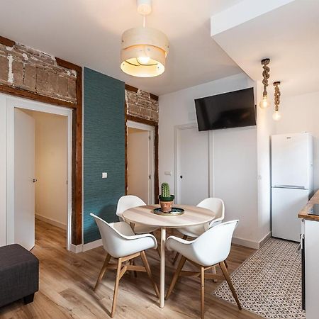 Bnbholder Friendly La Latina Apartment Madrid Exterior foto