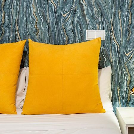 Bnbholder Friendly La Latina Apartment Madrid Exterior foto