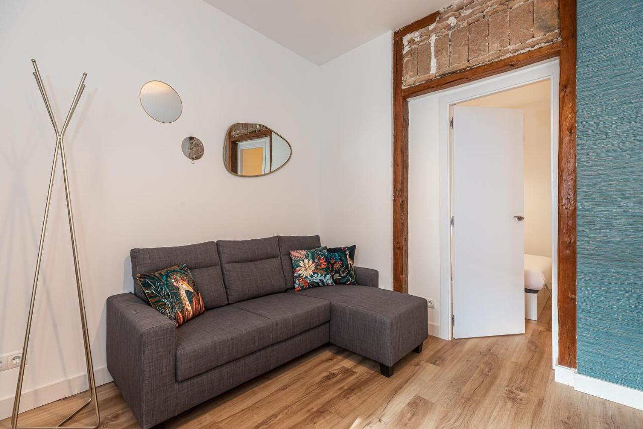 Bnbholder Friendly La Latina Apartment Madrid Exterior foto