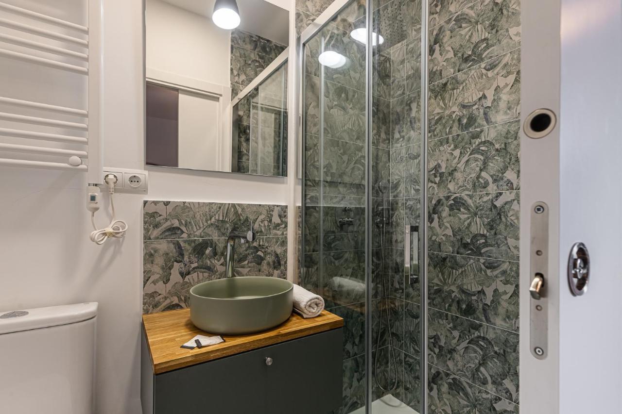 Bnbholder Friendly La Latina Apartment Madrid Exterior foto